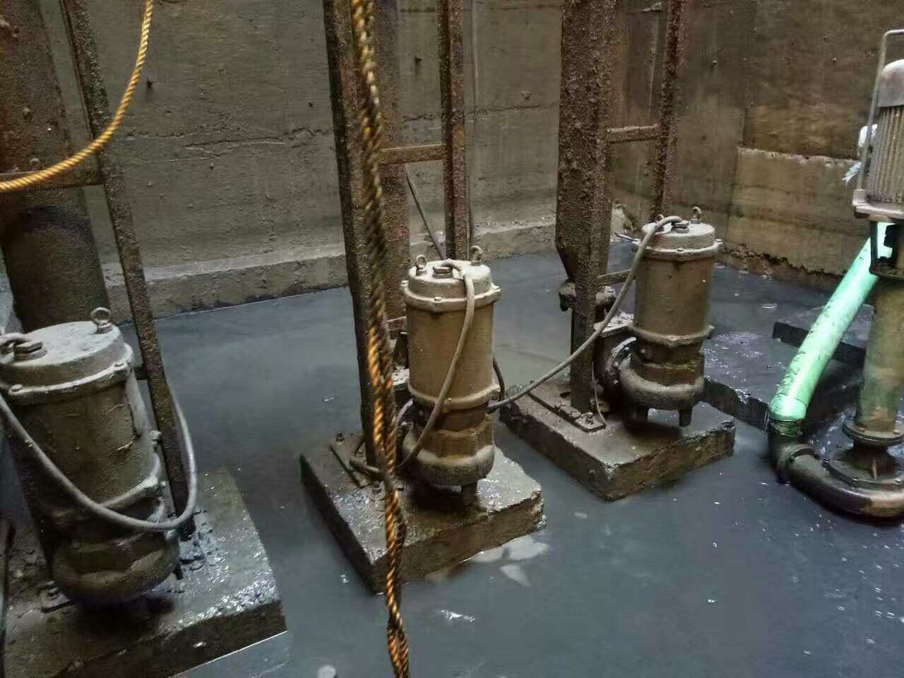 万柏林污水池清理